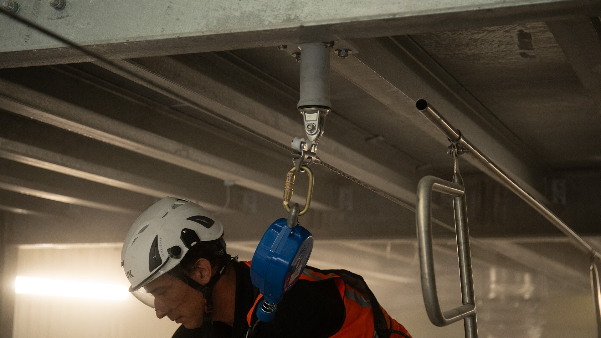 Overhead lifeline installation