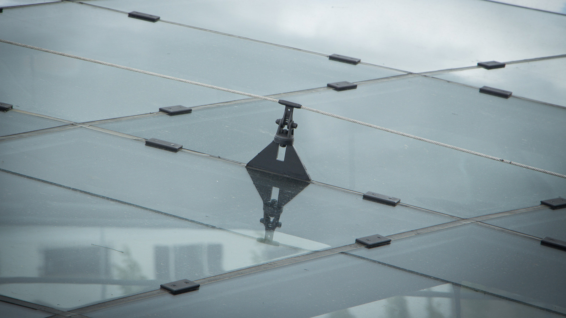 Securope on glass roof